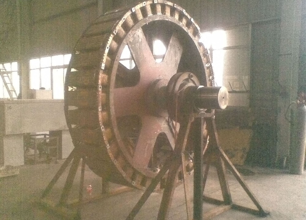 2000kw同步电机转子大修